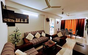 Cozy 2Bhk Condo Surrounded With Greenery.